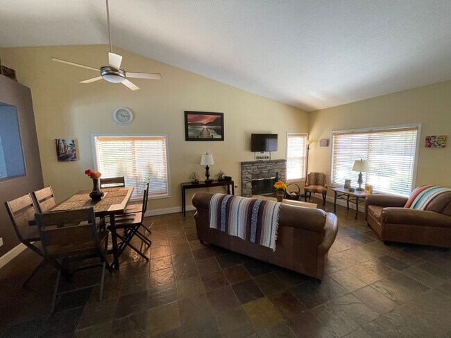 Building Photo - 1598 Amelia Way