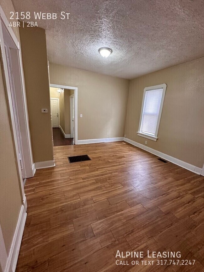 Foto del edificio - 2158 Webb St