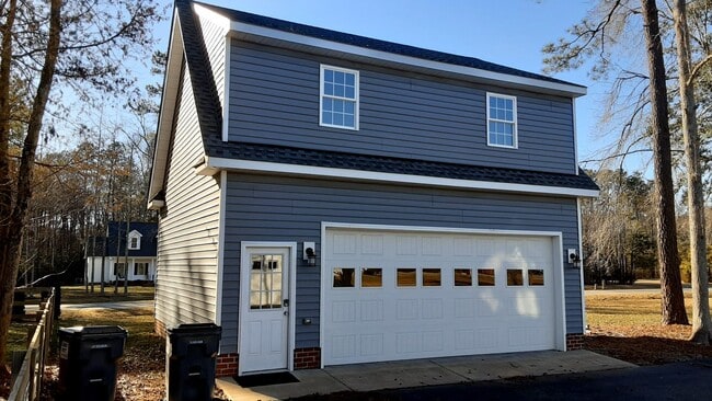 Building Photo - Country Estate Home in Ashland Area