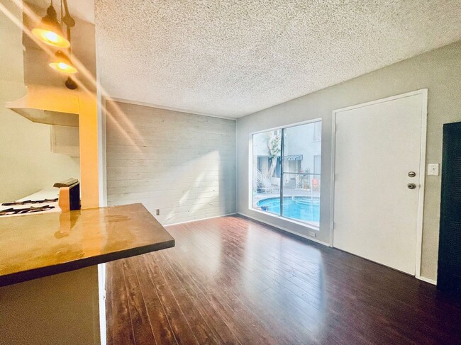 Building Photo - 941 N San Vicente Blvd