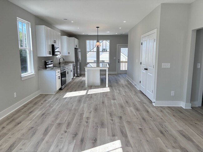 Building Photo - 2703 Clark St