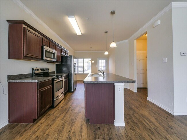 Building Photo - Beautiful 3 Bedroom Townhome in Denton, Te...