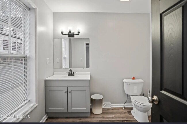 Baño de la planta baja - 5 Stephen St