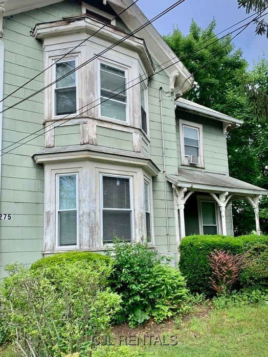 Building Photo - 275 Crescent St