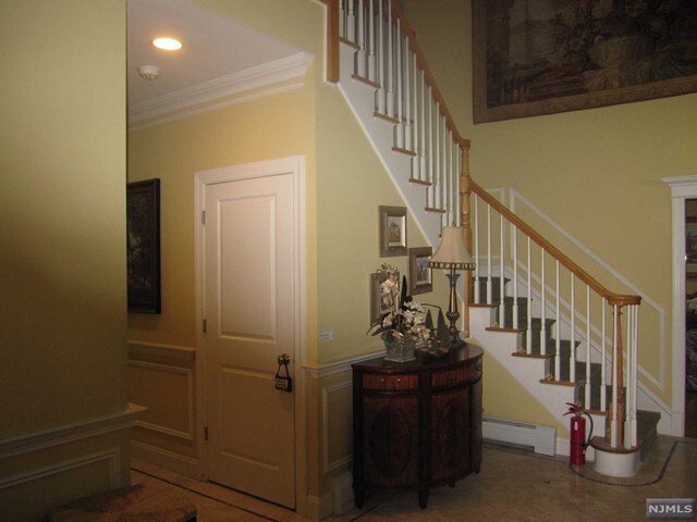 Foto del edificio - 70 McElroy Ave