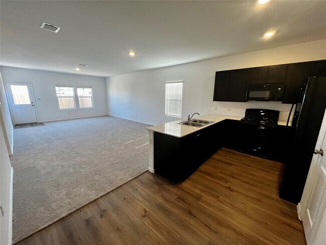 Foto del edificio - 2400 Fullmoon Dr