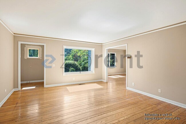 Building Photo - 938 Leo Way