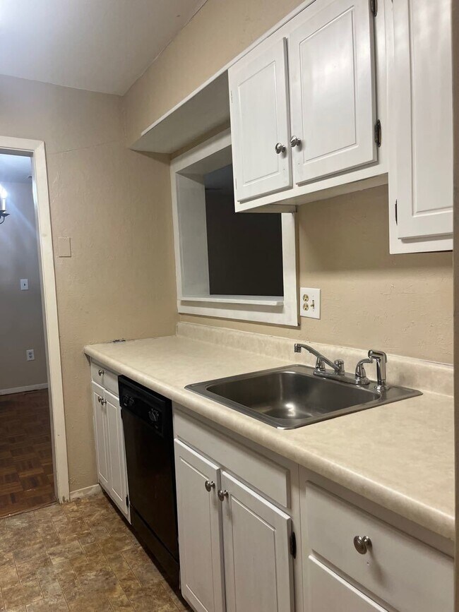Building Photo - Sequoyah Hills 1bd/1bath condo