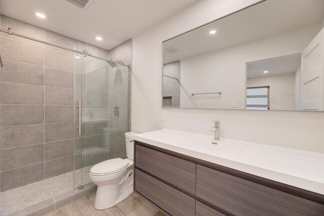 Building Photo - 1214 Barton Hills Dr