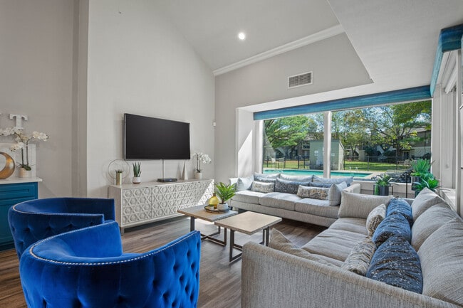 Eagle Point apartments — community photo - Eagle Point