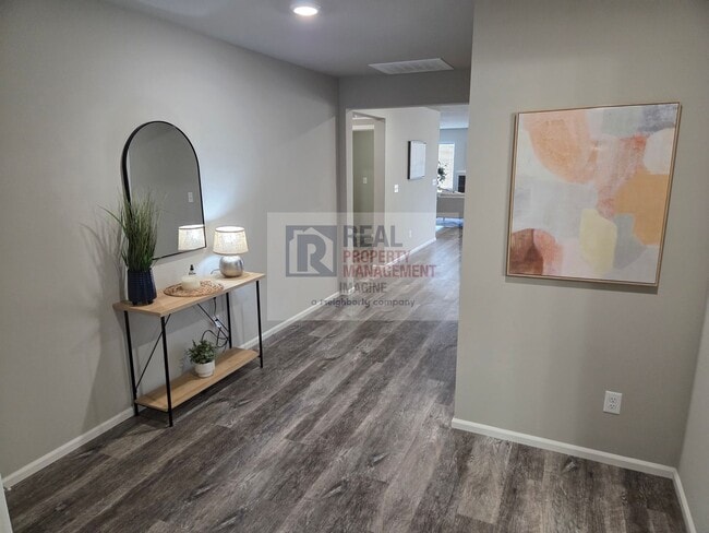 Building Photo - Check out this beautiful 3 bedroom, 2.0 ba...