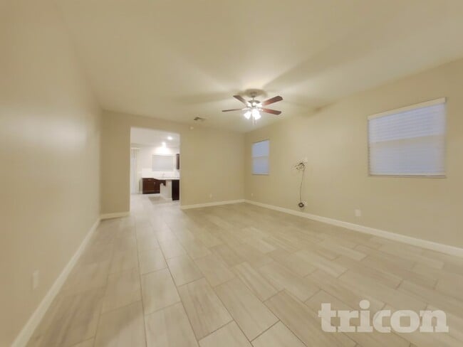 Foto del edificio - 17142 W Seldon Ln