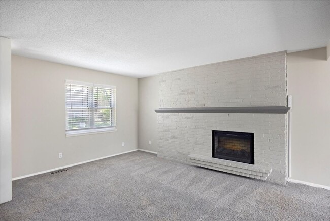 Building Photo - 9689 Wedd Dr
