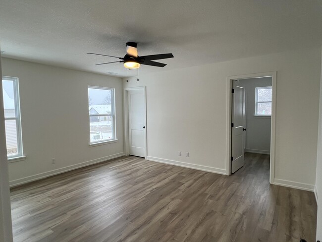 Building Photo - 7700 N Rainbow Dr