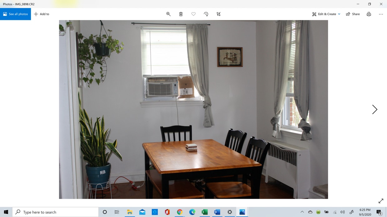 Dining area - 912 E Vernon Rd