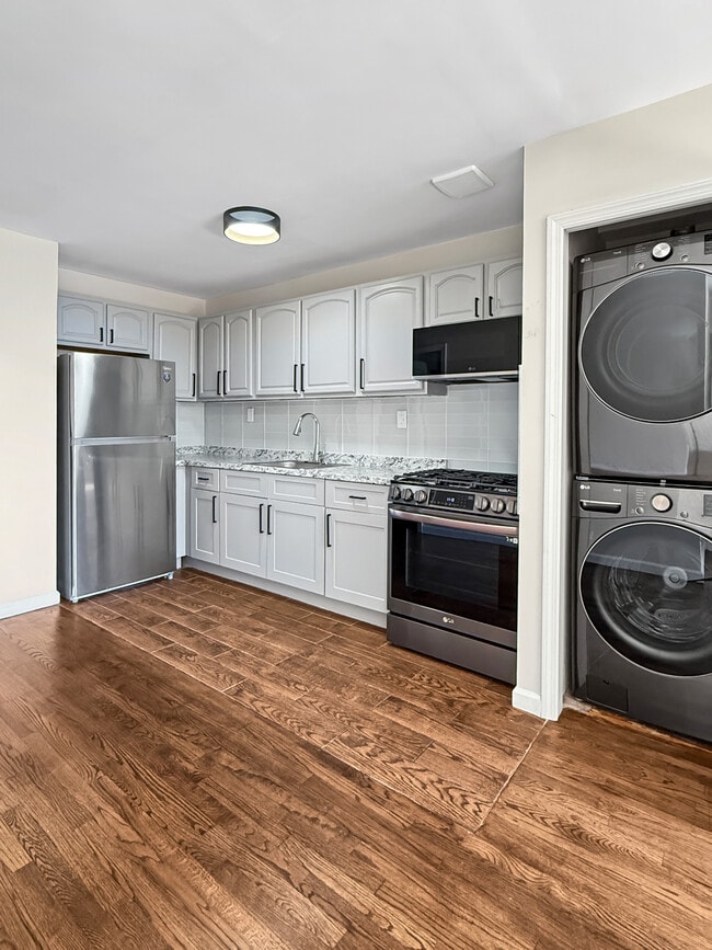 Kitchen - 495 Maple St