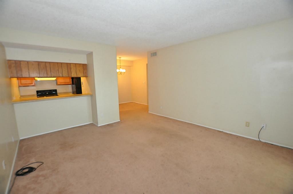 Primary Photo - 7011 N Holiday Dr