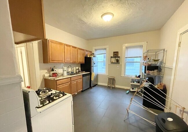 Building Photo - 8 Wave Ave