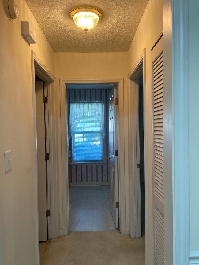 Building Photo - 953 Greystone Ct