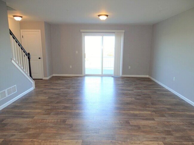 Foto del edificio - 229 Lakeside Xing