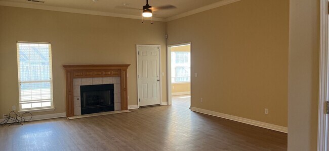Foto del edificio - Great location!  4 Bedroom 2 bath