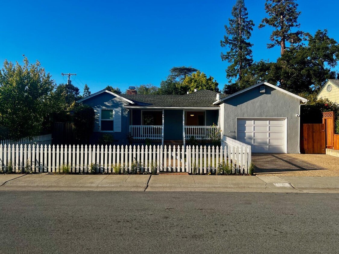 Primary Photo - 536 E Capistrano Way