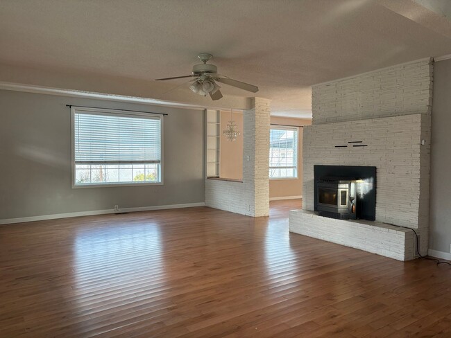 Building Photo - Beautifully Remodeled Home Built in 1925