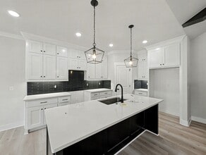 Building Photo - 18 Hillswick Dr