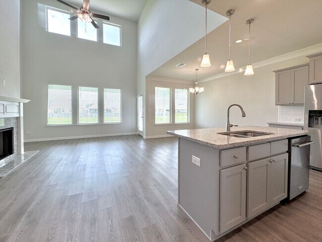Foto del edificio - Spacious 4BR/3BA Townhouse in Desirable Be...