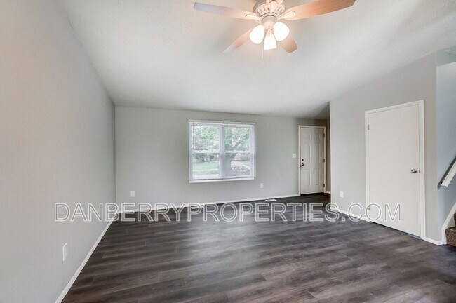 Foto del edificio - 3539 Turret Green Dr