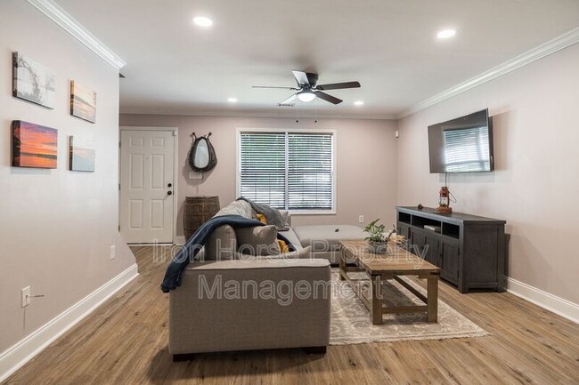 Foto del edificio - 105 Westchester Dr