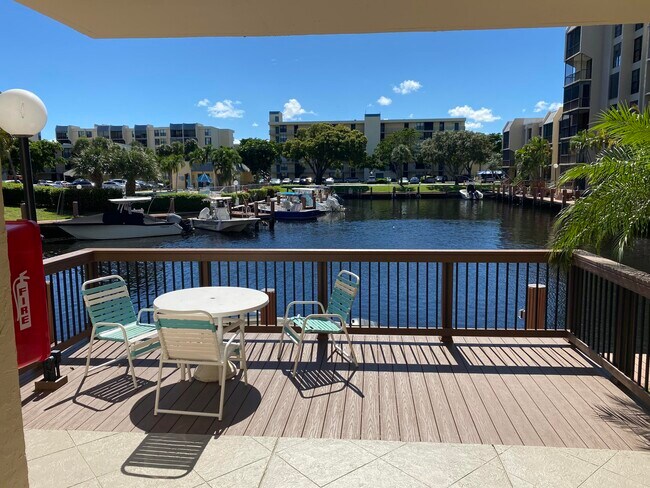Foto del edificio - 21 Royal Palm Way
