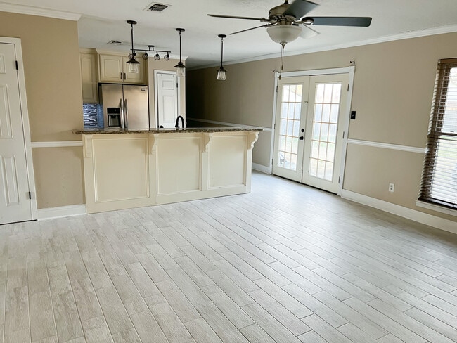 Building Photo - 5850 Falcon Ln