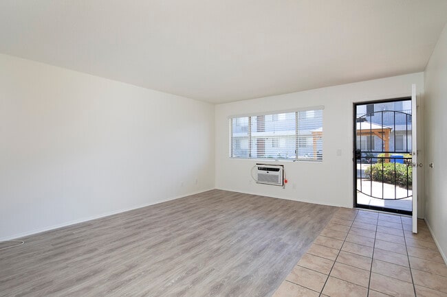 Building Photo - Oakdale Apartments