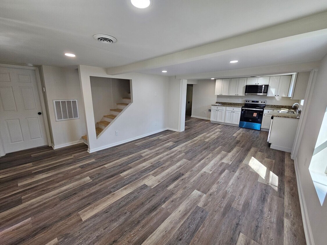 3-Bedroom 2 Bath, 2-story home ready for you to call home today! - 3-Bedroom 2 Bath, 2-story home ready for you to call home today!