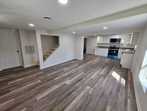 Building Photo - 118 Arms Rd