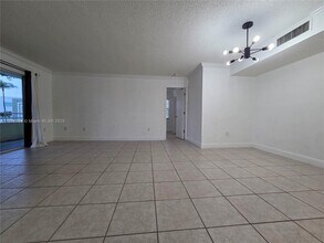 Building Photo - 10765 SW 108th Ave