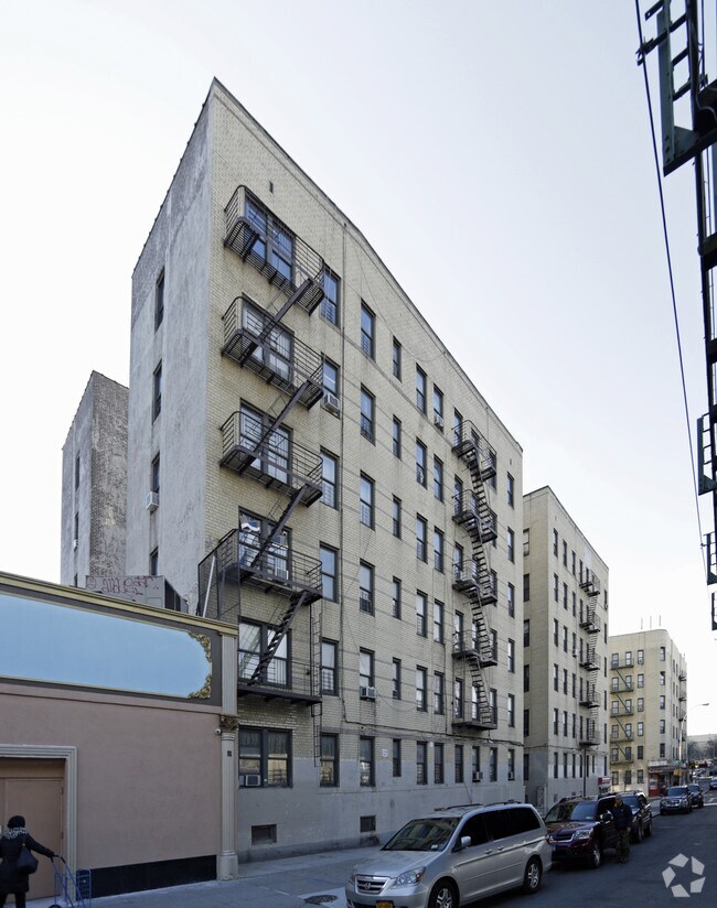 Building Photo - 1 E 198th St
