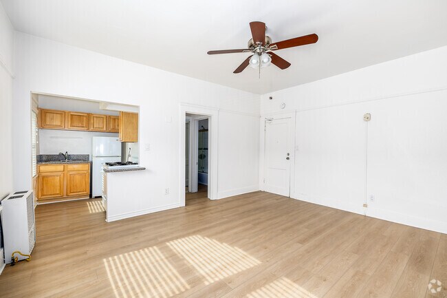 Estudio - 385 pies cuadrados - Sala de estar - 463 South Hartford Ave.