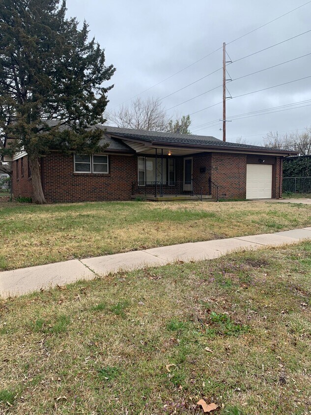 Primary Photo - 8007 E Indianapolis St