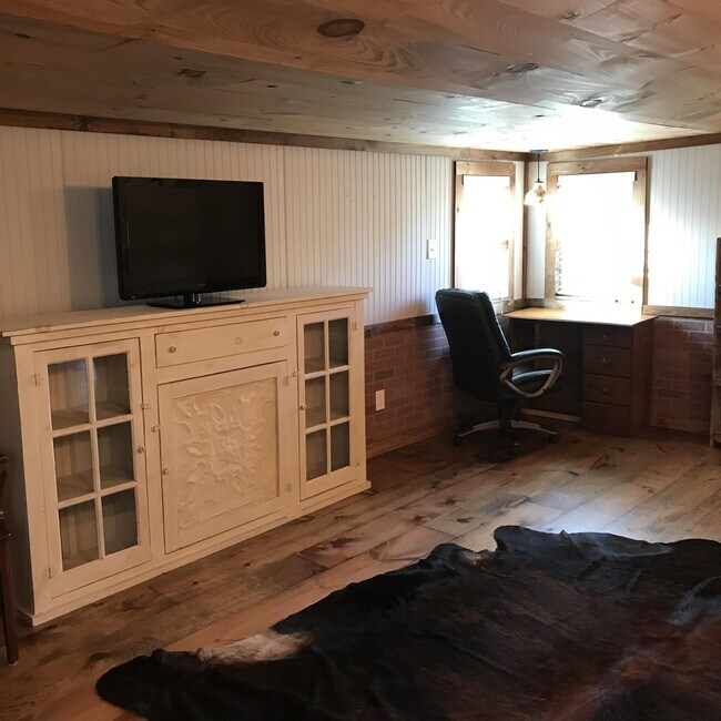 Building Photo - 5250 Willow Bend Ln