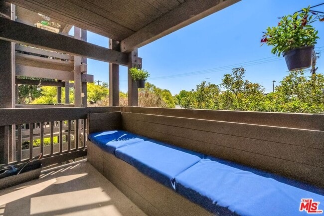 Building Photo - 8640 Gulana Ave