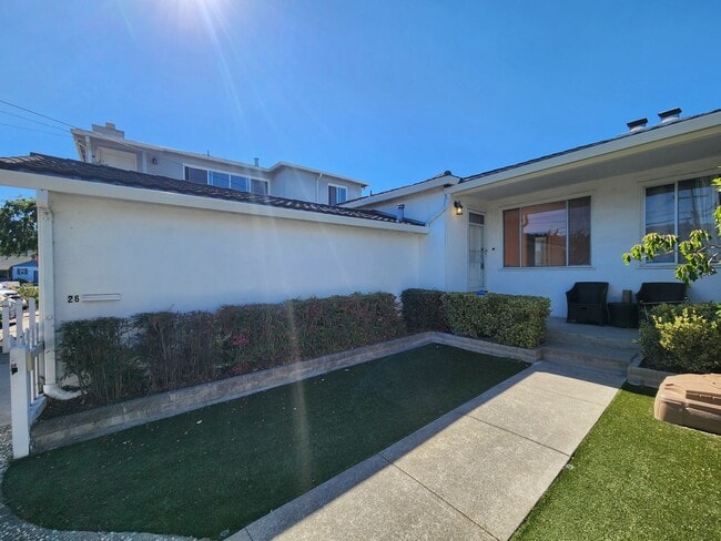 Foto del edificio - 2 bedroom duplex home