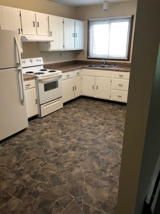 Building Photo - Crestwood Apartments