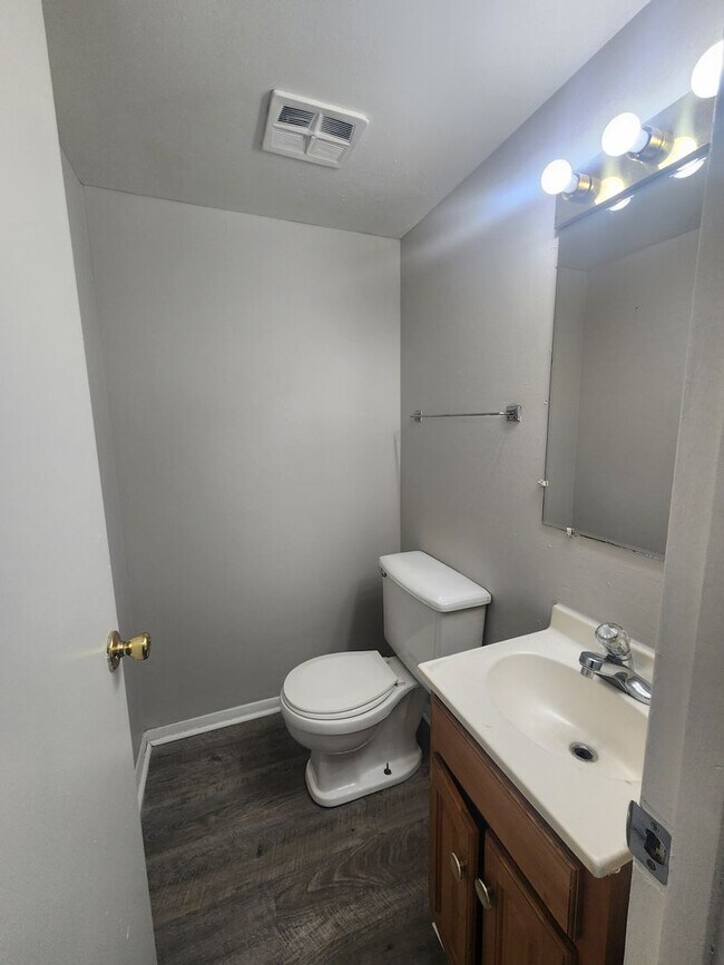 Foto del edificio - Spacious 2-Bedroom Townhome – Move-In Ready!