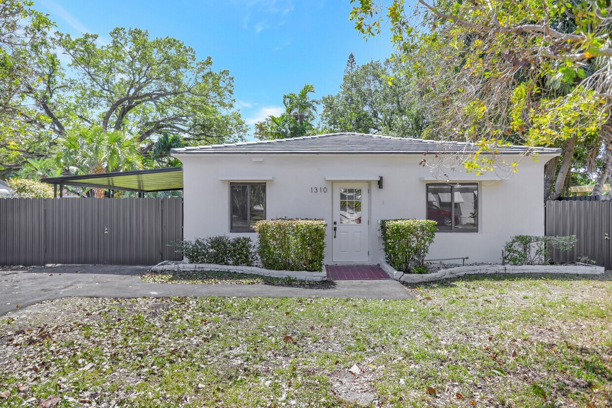 Front - 1310 SW 28th St