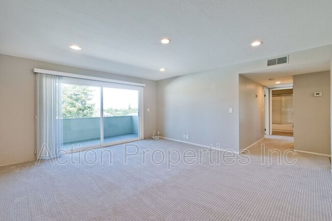 Building Photo - 1458 Hudson St