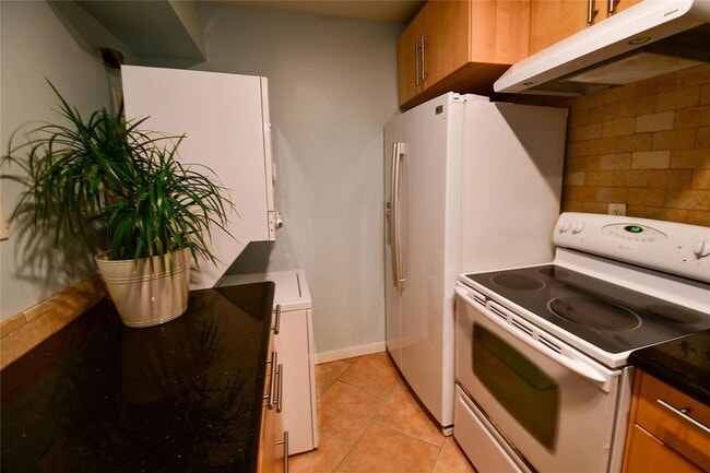 Photo - 1601 S Shepherd Dr Apartment