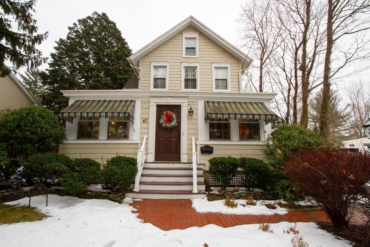 Primary Photo - 40 Rumson Rd