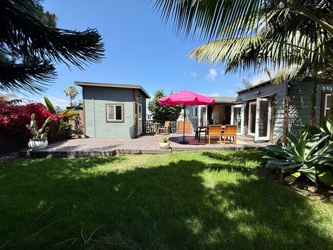 Building Photo - Gorgeous Fully Furnished Ocean Beach Retreat + FLEXIBLE STAY